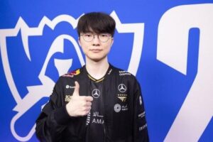 Faker khiến đồng đội lẫn fan hoang mang